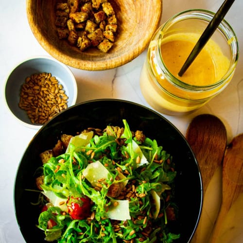 Rocket salad in a bowl.