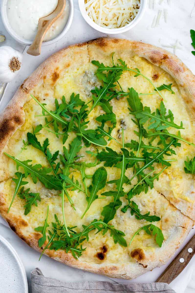 White cheeze pizza toped with arugula.