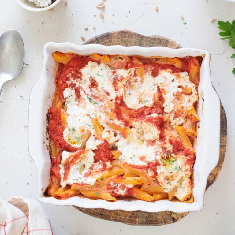 Close-up image of vegan baked ziti served with parsley on a casserole baking sheet - Featured image