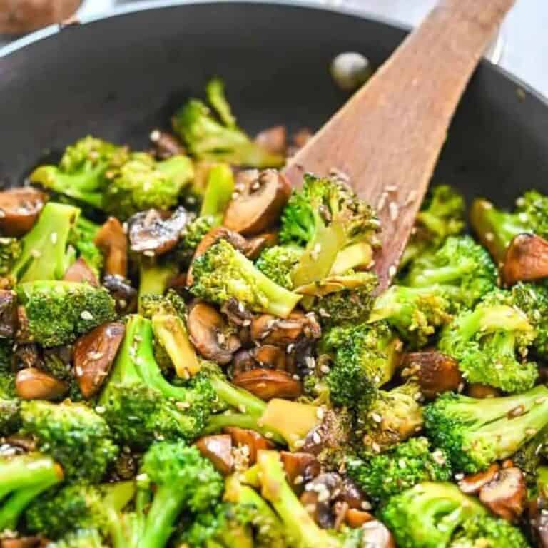 Broccoli and Mushroom Stir Fry by Cooktoria served and ready to eat
